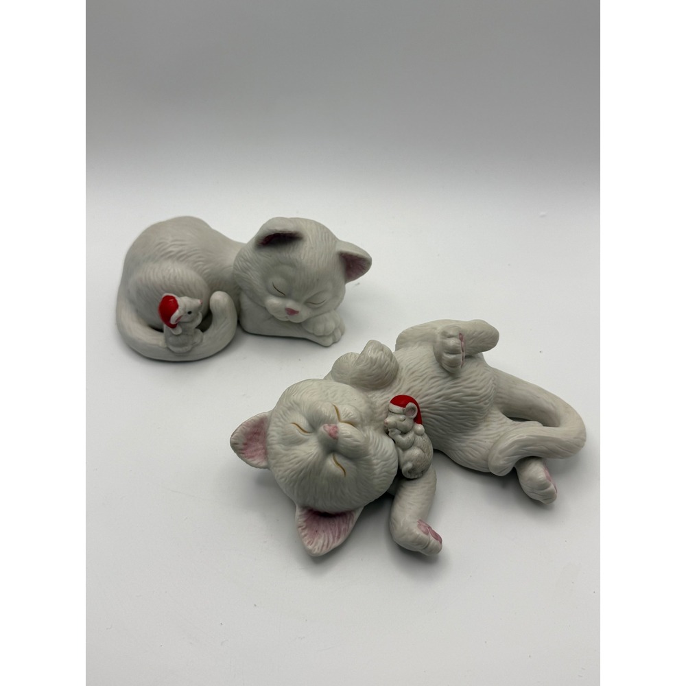 Vtg‎ 1992 Enesco Kathy Wise Sleeping White Kitten Christmas Mouse Figurine   2pc
